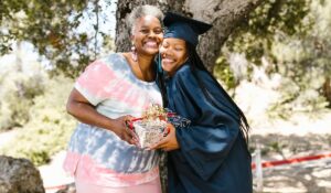 10 Useful Gifts Ideas for College Graduates 2
